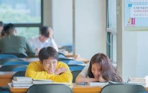 Balik Muda, Manisnya Gaya Pacaran Ji Sung - Han Ji Min di 'Familiar Wife'