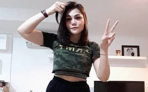 DJ Butterfly Pamer Foto di Thailand, Wajah Awet Muda Sang Bunda Jari Sorotan