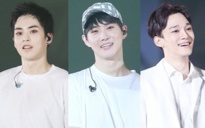 Nonton Musikal 'The Man Who Laughs', Xiumin-Chen Foto Bareng Suho di Backstage