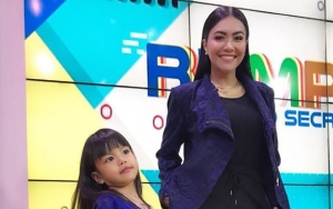 Unggah Kutipan Ini, Denada Ucapkan Terima Kasih kepada Pihak yang Doakan Putrinya