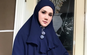 Beredar Foto Pemotretan Terbaru, Tangan Keriput Mulan Jameela Jadi Sorotan