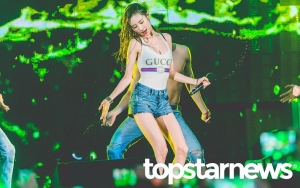 Punya Bodi Kekar Seksi, Penari Latar Sunmi di Festival Waterbomb 2018 Curi Perhatian
