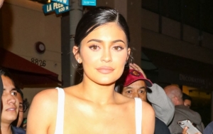 Perdana, Kylie Jenner Tampil Tanpa Filler Bibir di Depan Publik