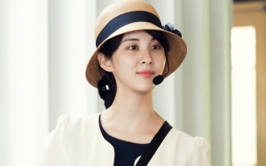 Rambut Dikuncit, Cantiknya Seohyun Pamer Adegan Masak di 'Time'