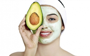 6 Pilihan Masker dari Alpukat Ini Bisa Atasi Berbagai Masalah Kulit Wajahmu