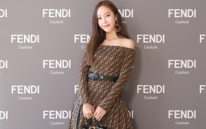Pose Cantik Jalan-Jalan di Paris, Visual Jessica Dibilang Mirip Pria