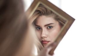 Bukan Hanya Contour, Ini 6 Trik Membuat Wajah Lebih Tirus dengan Make Up