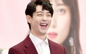 Tak Cemberut Seperti Kim Jung Hyun, Hyun Woo Tampil Ceria di Jumpa Pers 'Witch's Love'