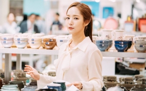 Pakai Gaun Pernikahan 'Why Secretary Kim?', Kecantikan Park Min Young Dikagumi