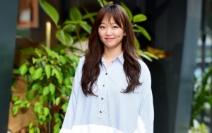 Jin Ki Joo - Jang Ki Yong Ternyata Tambah Adegan Ciuman Sendiri di 'Come and Hug Me'