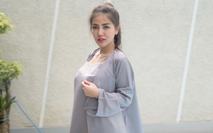 Dibully Soal 'Papa' dan Isu Hamil, Bella Shofie Justru Pamer Foto Seksi Perut Rata
