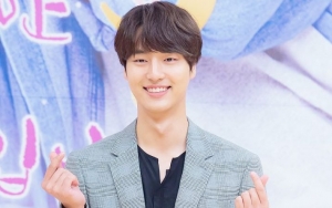 Dandanan Gondrong dan Brewok Bikin Gerah, Yang Se Jong Tetap Ceria Syuting '30 But 17'