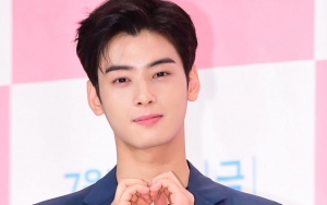 Wajah Ganteng Cha Eunwoo Jadi Bahan Godaan Pemain 'My ID is Gangnam Beauty' di Jumpa Pers