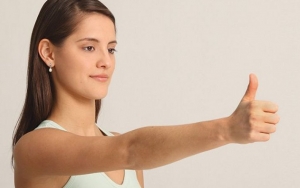 7 Latihan Yoga Mudah untuk Menyembuhkan Mata Minus