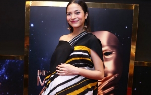 Putri Marino Rutin Kelas Yoga Untuk Persiapan Kelahiran