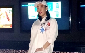 Asyik Main Tik Tok, Wajah Tirus Dewi Sanca Disindir Aneh