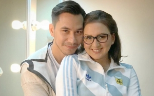 Awas Baper, Darius Sinathrya Lakukan Hal Romantis Ini Sebelum Ditinggal Donna Agnesia