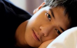Iqbaal Ramadhan Pandangi Dirinya Saat Tidur, Ririn Ekawati Lemas