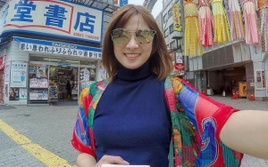 Unggah Video Lipsync di Kereta Jepang, Pria Sebelah Chika Jessica Bikin Salah Fokus