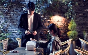 Mendadak Manis, Kim Jung Hyun Telaten Obati Luka Seohyun di 'Time'