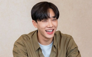 Manisnya Kikwang Senyum Ganteng Sambil Payungi Song Ji Hyo di 'Lovely Horribly'