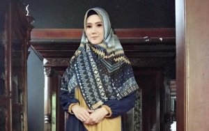 Dituduh Bohong Berhijab Cuma Demi Jadi Caleg, Mulan Malah Cuek Pamer Gamis Ketat