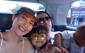 Suami Pilih Kasih, Ayu Dewi Mendadak Curhat di Instagram