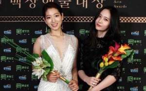 Dikirimi Truk Kopi Saat Syuting 'Alhambra', Park Shin Hye Puji Habis-Habisan Krystal 