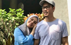 Unggah Foto Ini Peringati Ulang Tahun Pernikahan, Postur Tubuh Nycta Gina Jadi Sorotan