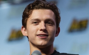 Tom Holland Bagikan Video di Sela Syuting, Kostum Lawas Spider-Man Jadi Sorotan