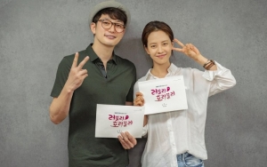 Park Shi Hoo Takut, Song Ji Hyo Pede Abis di Poster 'Lovely Horribly'