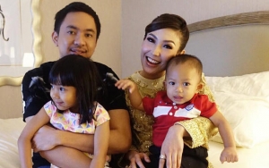 Pamer Foto Romantis Suami dan Putrinya, Ayu Dewi Merasa Bak Asap Knalpot