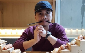 Raditya Dika Bagikan Foto Lawas Saat SMP, Gaya Rambut Buat Warganet Salah Fokus
