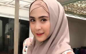 Baru Berusia Lima Tahun, April Jasmine Baper Putranya Sudah Masuk Pesantren