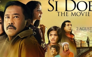 Pemain 'Si Doel The Movie' Temani Driver Ojek Online dan Komunitas Tuna Netra Nobar