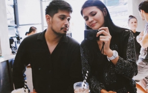 Berada di Ranjang Bersama Istri, Petra Sihombing Malah Bikin Netter Ngakak Tulis Caption Ini