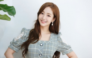 Castingnya Sempat Diprotes, Park Min Young Nangis 'Why, Secretary Kim?' Dapat Respon Positif