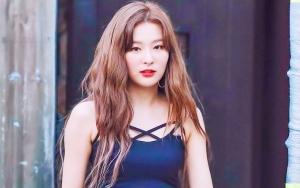 Foto Bareng Usai Konser, Kakak Cowok Seulgi Ternyata Ganteng
