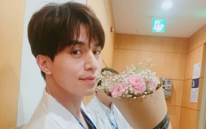 Pamer Syuting 'Life', Posisi Duduk Lee Dong Wook Curi Perhatian