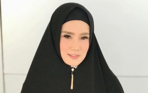 Foto Lawas Mulan Pakai Kostum Dilengkapi Spion Motor Viral, Netter Teringat Nasihat Bijak Maia