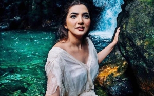 Lakukan Pemotretan di Air Terjun, Ashanty Dipuji Cantik Bak Bidadari