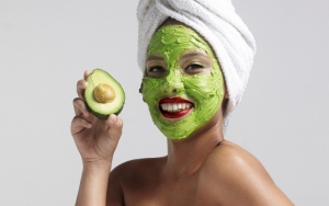  8 Masker dari Bahan Alami yang Bantu Mencerahkan Kulit Kusam