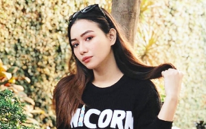 Tampil Cantik Pakai Kebaya Bali, Perut Adzana Bing Slamet Jadi Sorotan Netter