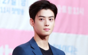 Agensi Rilis Foto Cha Eunwoo Syuting 'My ID is Gangnam Beauty', Netter Takjub