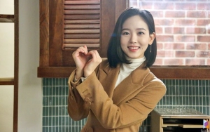 Syuting 'Familiar Wife', Imutnya Kang Han Na Hiasi Wajah Pake Animasi Kelinci