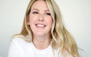 Tak Ikuti Tren Millenial, Ellie Goulding Umumkan Kabar Pertunangannya Lewat Koran