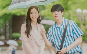 Manisnya Kang Han Na dan Lee Yoo Jin Sepayung Berdua di BTS 'Familiar Wife', Serasi?