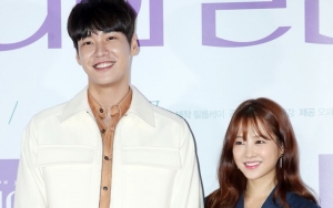 Promosi 'On Your Wedding Day', Kim Young Kwang Terus Goda Park Bo Young Imut 