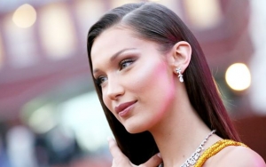 Hampir Tak Dikenali, Foto Bella Hadid Ini Dituding Terlalu Banyak Editan