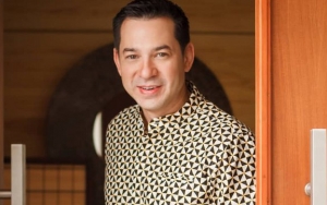 Ari Wibowo Ikut Lomba Makan Kerupuk, Ketampanannya Bikin Salah Fokus